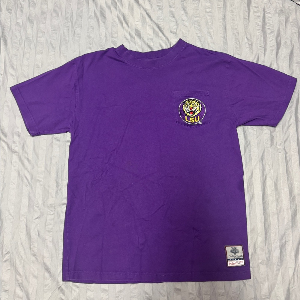 LSU Tigers Embroidered Tiger Purple T-shirt Size Medium